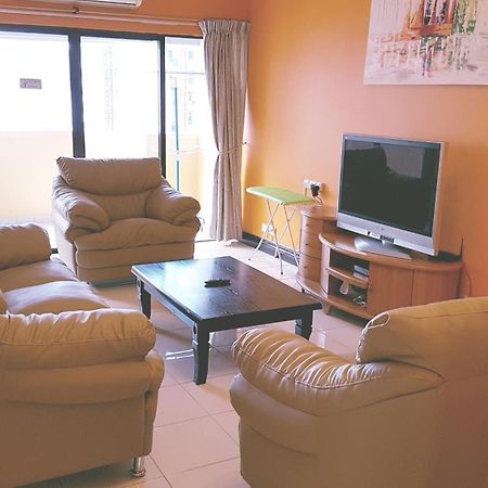 Marina Court Kota Kinabalu- Bigger Group Stay Together- 6 Bedroom Apartments ภายนอก รูปภาพ